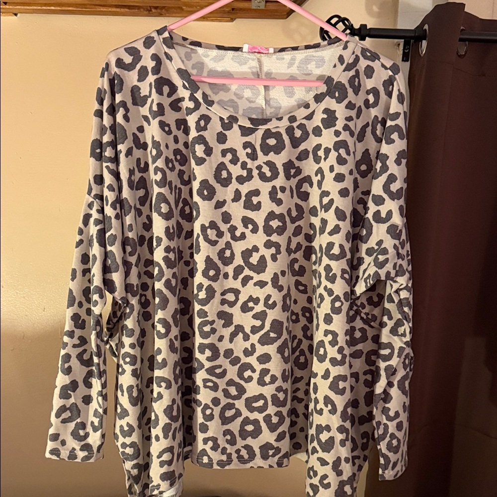 Pink Lily Stylish Leopard Print Long Sleeve Top